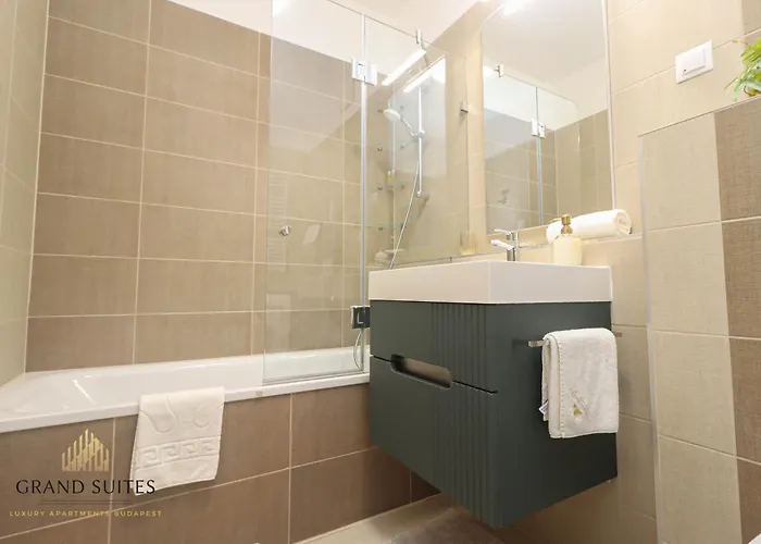 Grand Corvin Apartament