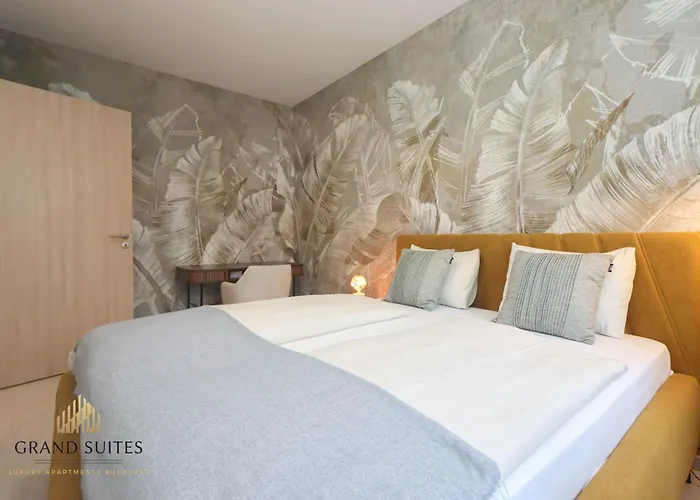 Grand Corvin Apartament *