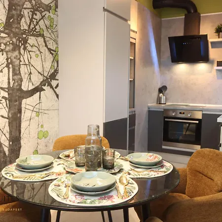 Grand Corvin Apartament *